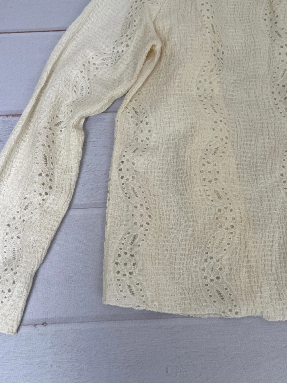 MNG Mango Casual Cream Eyelet Ruffle Blouse Long Sleeve Size XS